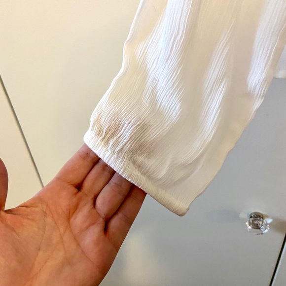 Semi-sheer top with lace detail - Picture 3 of 6